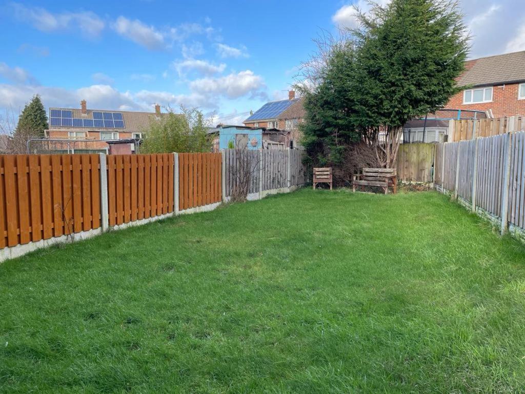 Stunning 3 Bedrooms House With Garden And Free Parking Barnsley Exterior photo